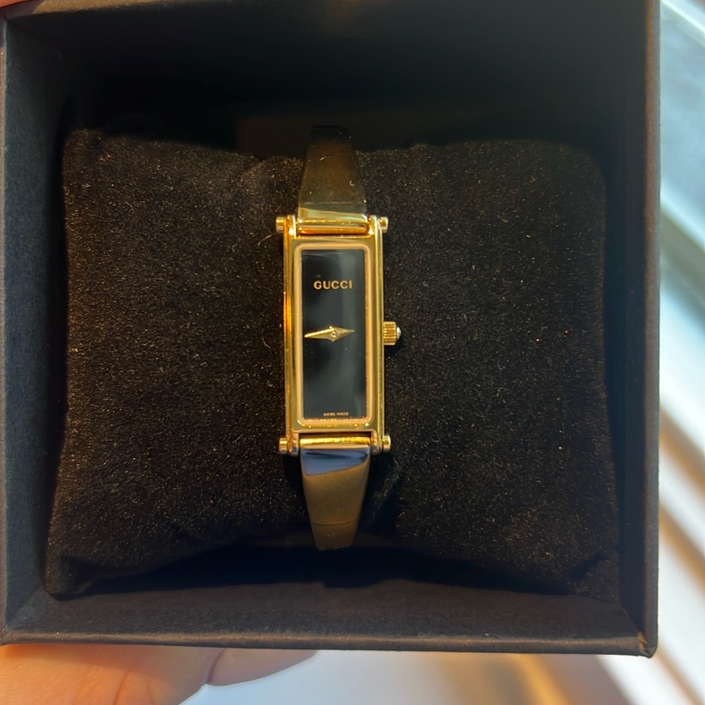 Gucci watch 1500L